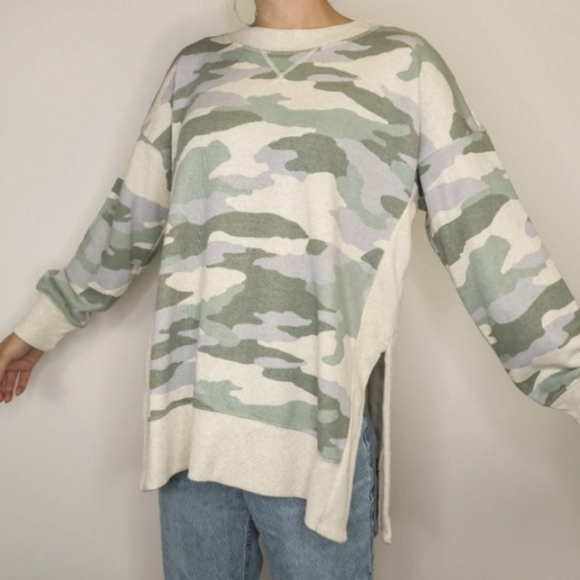 aerie Tops - AERIE Green Camo Oversized Sweatshirt size xs activewear